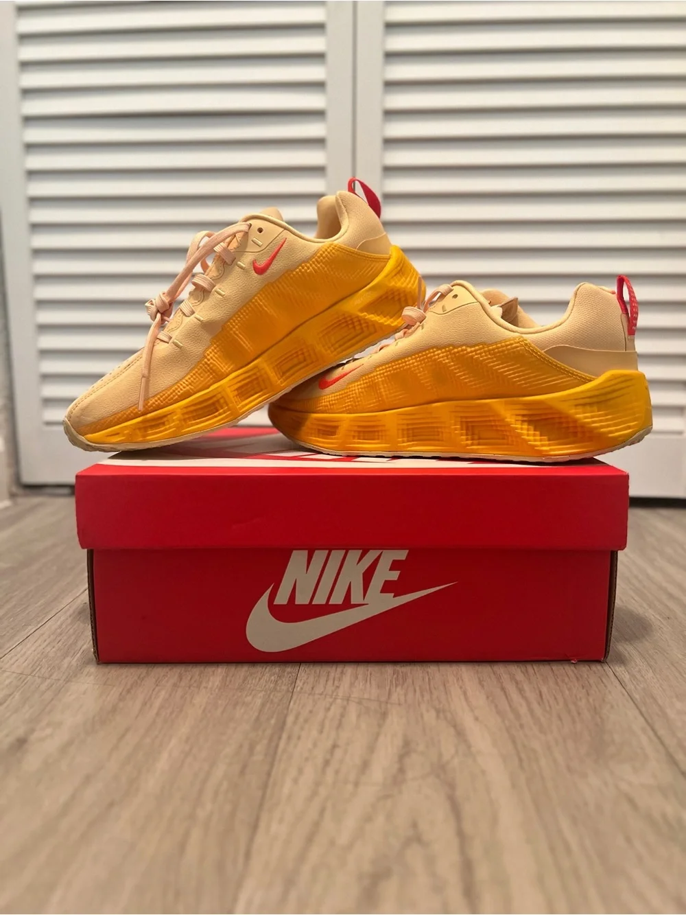 Nike kids unisex Yellow and Beige Chunky Sneakers with Red Accents